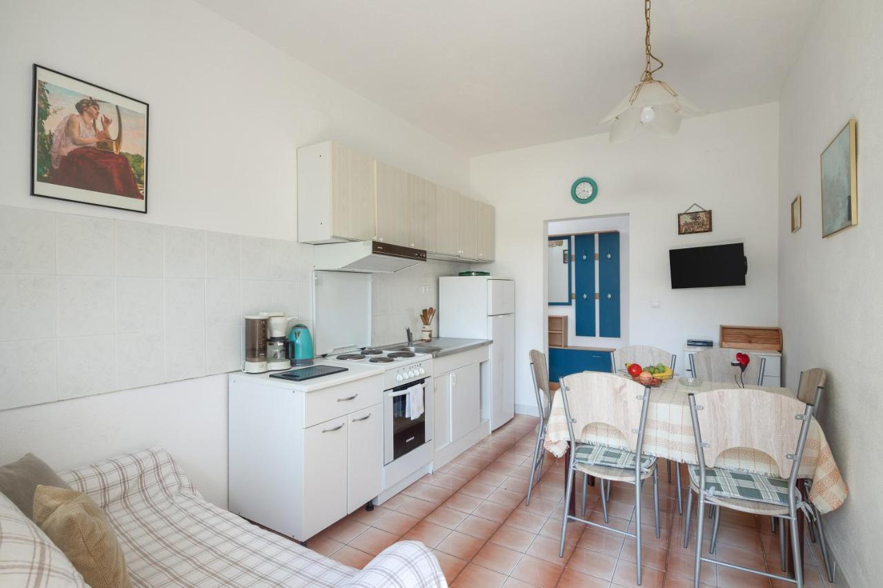 A2 - Apt Near Beach W Patio Parking And Grill *